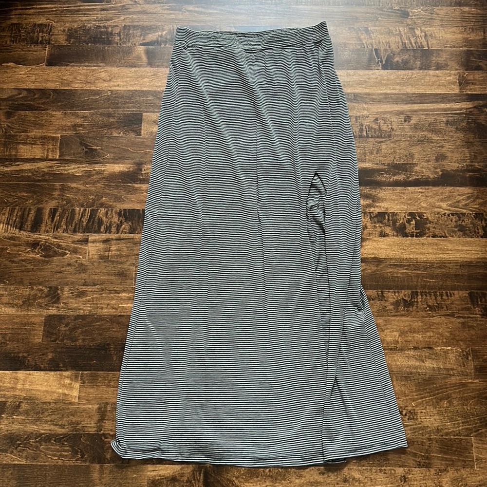 Woman’s American Eagle Maxi skirt with side slit size Small